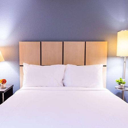 Sonesta Simply Suites Oklahoma City Airport מראה חיצוני תמונה